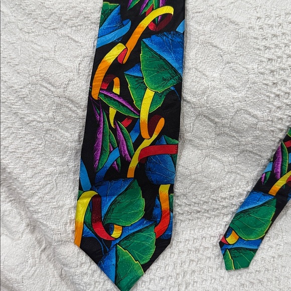 Colorful Toucan Pattern Men's Tie - Picture 2 of 5